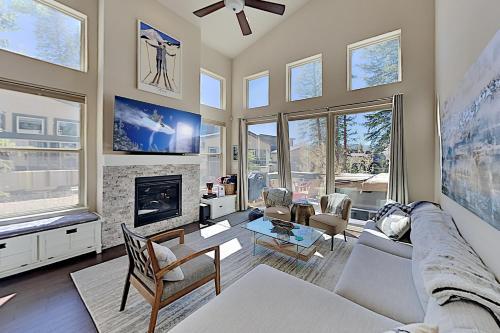 Rendezvous Colorado New-build - Private Hot Tub Condo