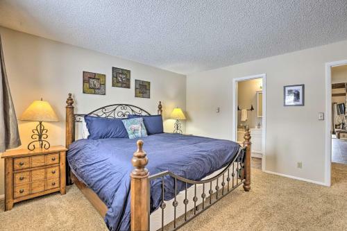 Apartamento Fraser Condo With Balcony, Walk To Ski Shuttle!