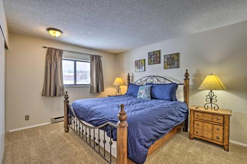 Apartamento Fraser Condo With Balcony, Walk To Ski Shuttle!
