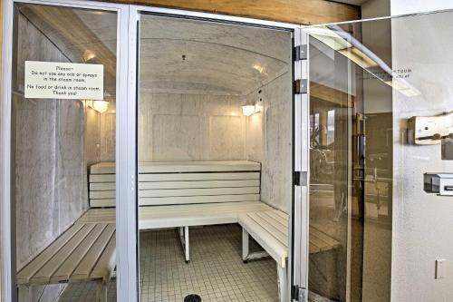 Apartamento Fraser Condo With Balcony, Walk To Ski Shuttle!