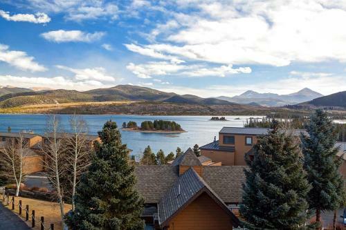 Lake Forest Penthouse