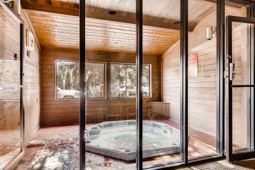 Cedar Lodge 305