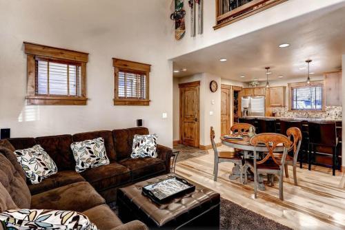 Outstanding Frisco Cabin With Rooftop Deck!