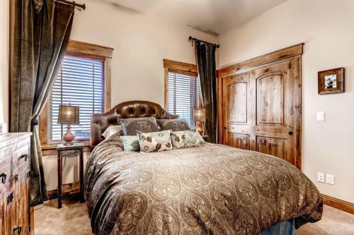 Outstanding Frisco Cabin With Rooftop Deck!