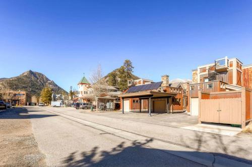 Outstanding Frisco Cabin With Rooftop Deck!