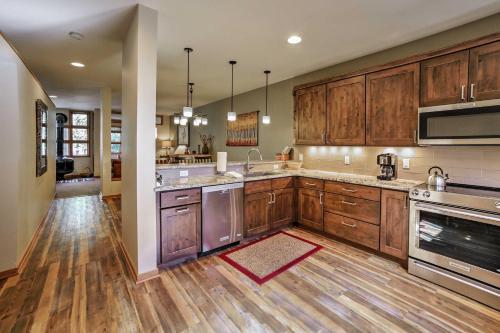 Apartamento Central Frisco Creekside Condo With Hot Tub Access!
