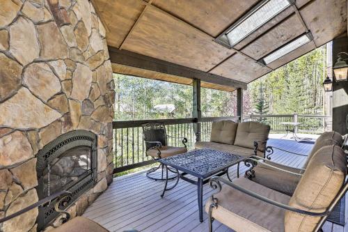 The Bells Luxe Lodge With Game Room, Deck, Fireplace