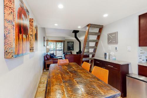 Pitkin Townhome B1