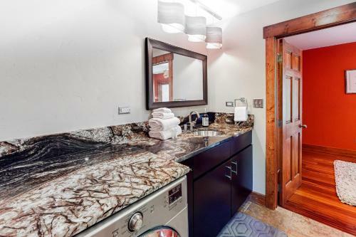 Pitkin Townhome B1