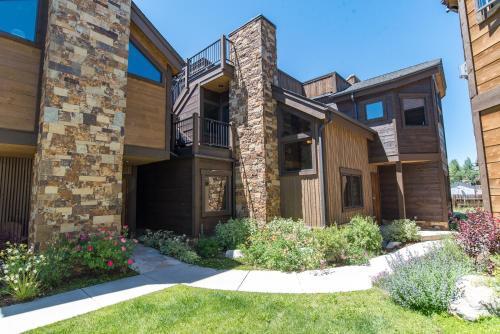 Ridgeview Court Unit B Townhome Incredible Rooftop Deck