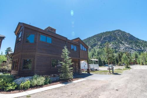 Ridgeview Court Unit B Townhome Incredible Rooftop Deck