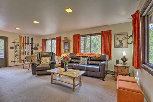 Updated Cabin With Rustic Charm, Walk To Town!