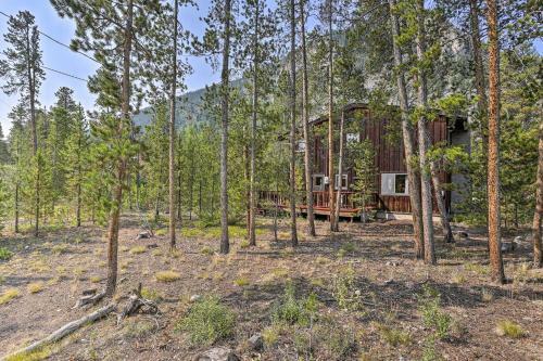 Updated Cabin With Rustic Charm, Walk To Town!