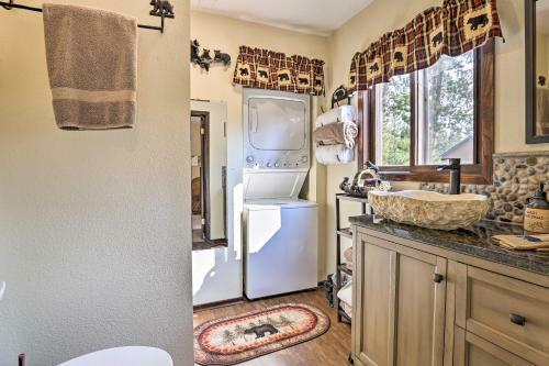 Updated Cabin With Rustic Charm, Walk To Town!