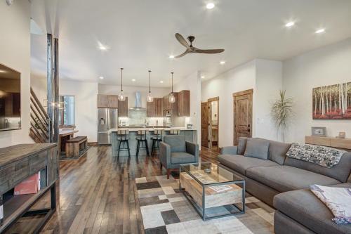 5th Ave #2 3br 3ba Townhouse