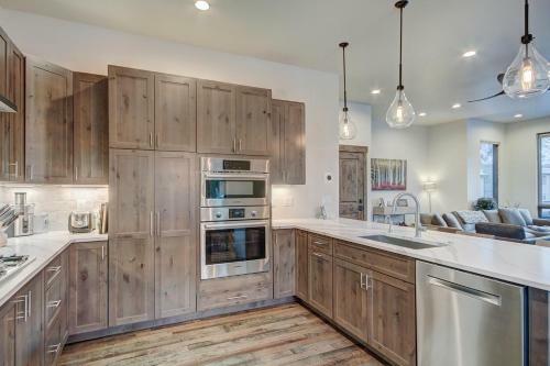 5th Ave #2 3br 3ba Townhouse
