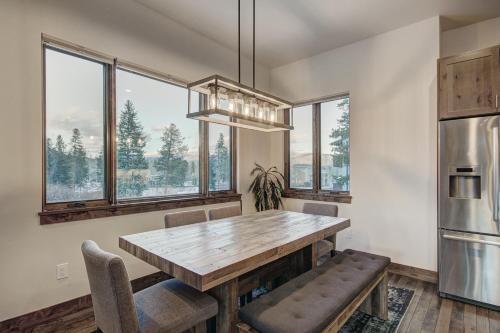 5th Ave #2 3br 3ba Townhouse