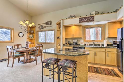 Townhome With Hot Tub, 10 Mi To Breckenridge!