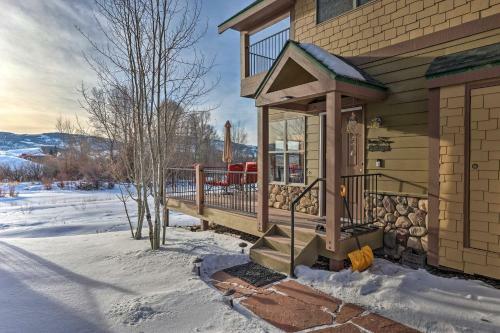 Luxury Cabin On Fraser River Fish, Ski, And Enjoy!