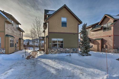 Luxury Cabin On Fraser River Fish, Ski, And Enjoy!