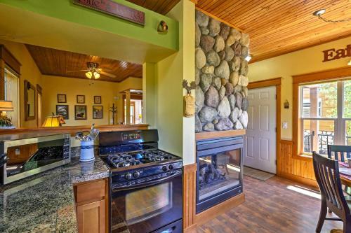 Luxury Cabin On Fraser River Fish, Ski, And Enjoy!