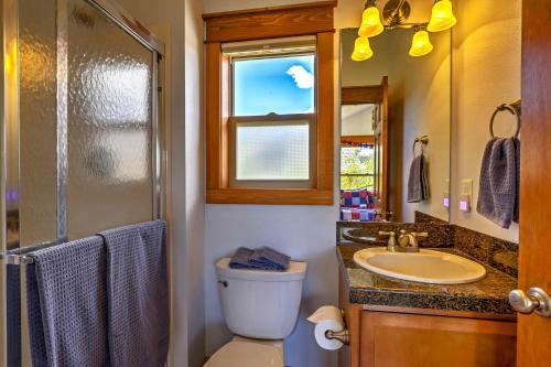 Luxury Cabin On Fraser River Fish, Ski, And Enjoy!