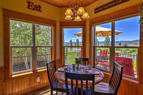 Luxury Cabin On Fraser River Fish, Ski, And Enjoy!
