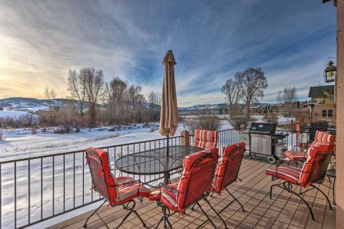 Luxury Cabin On Fraser River Fish, Ski, And Enjoy!