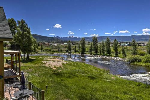 Luxury Cabin On Fraser River Fish, Ski, And Enjoy!