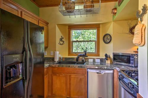 Luxury Cabin On Fraser River Fish, Ski, And Enjoy!