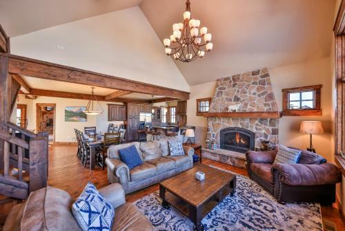 Saddle Ridge Lodge