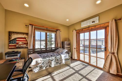 Saddle Ridge Lodge