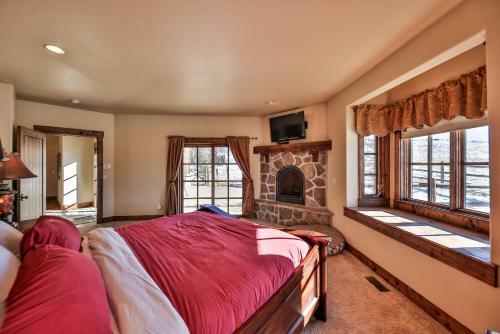 Saddle Ridge Lodge