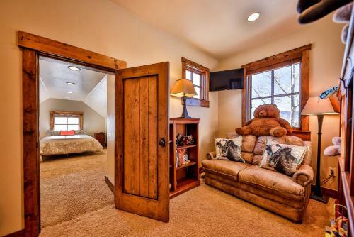 Saddle Ridge Lodge