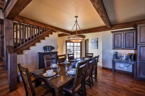 Saddle Ridge Lodge