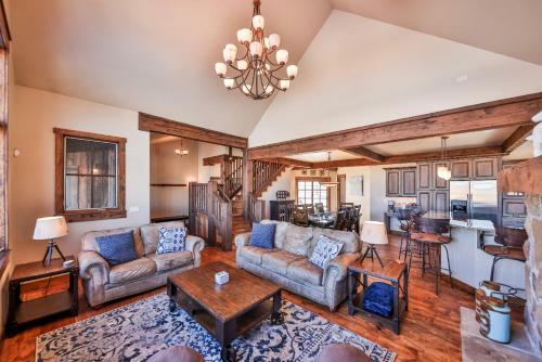 Saddle Ridge Lodge