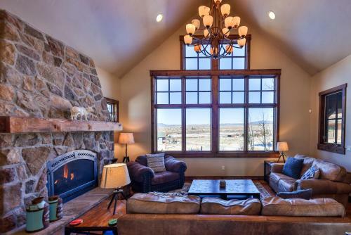 Saddle Ridge Lodge