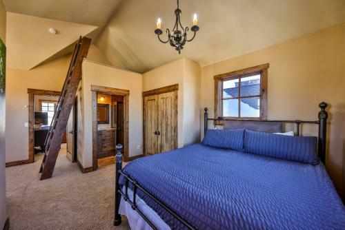 Saddle Ridge Lodge