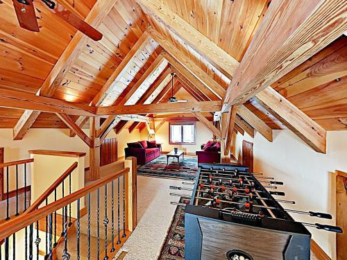 New Listing! Huge Lake-view Haven With 2-car Garage Cottage