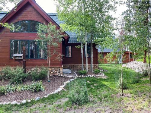 New Listing! Huge Lake-view Haven With 2-car Garage Cottage