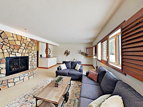 New Listing! Huge Lake-view Haven With 2-car Garage Cottage