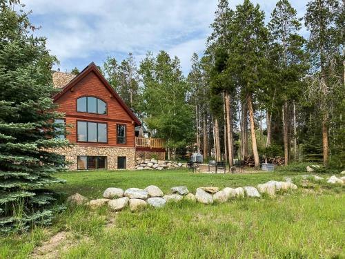 New Listing! Huge Lake-view Haven With 2-car Garage Cottage