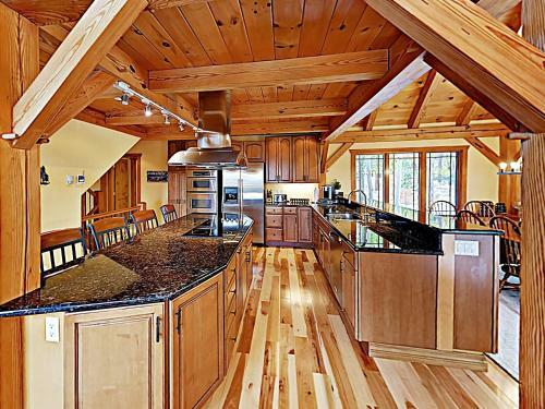New Listing! Huge Lake-view Haven With 2-car Garage Cottage