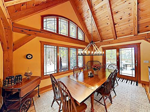 New Listing! Huge Lake-view Haven With 2-car Garage Cottage