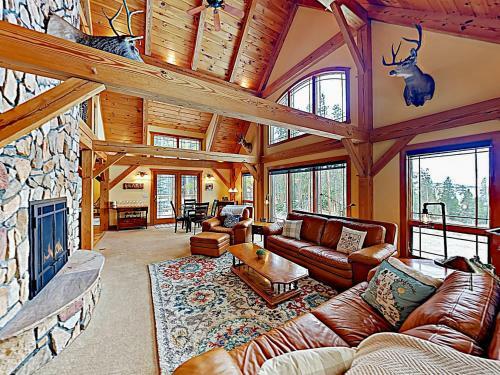 New Listing! Huge Lake-view Haven With 2-car Garage Cottage