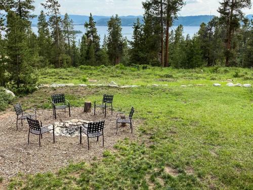 New Listing! Huge Lake-view Haven With 2-car Garage Cottage