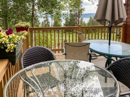 New Listing! Huge Lake-view Haven With 2-car Garage Cottage