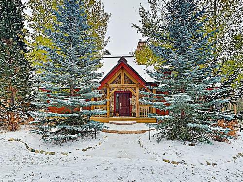 New Listing! Huge Lake-view Haven With 2-car Garage Cottage