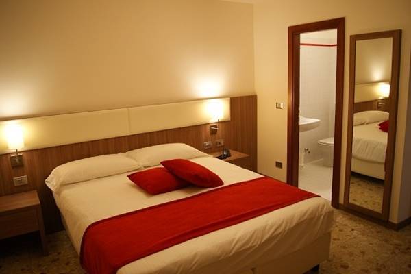 Hotel Zecchini(.)
