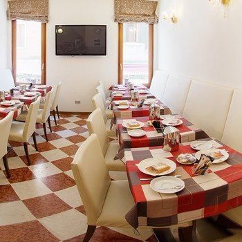 Hotel Zecchini(.)